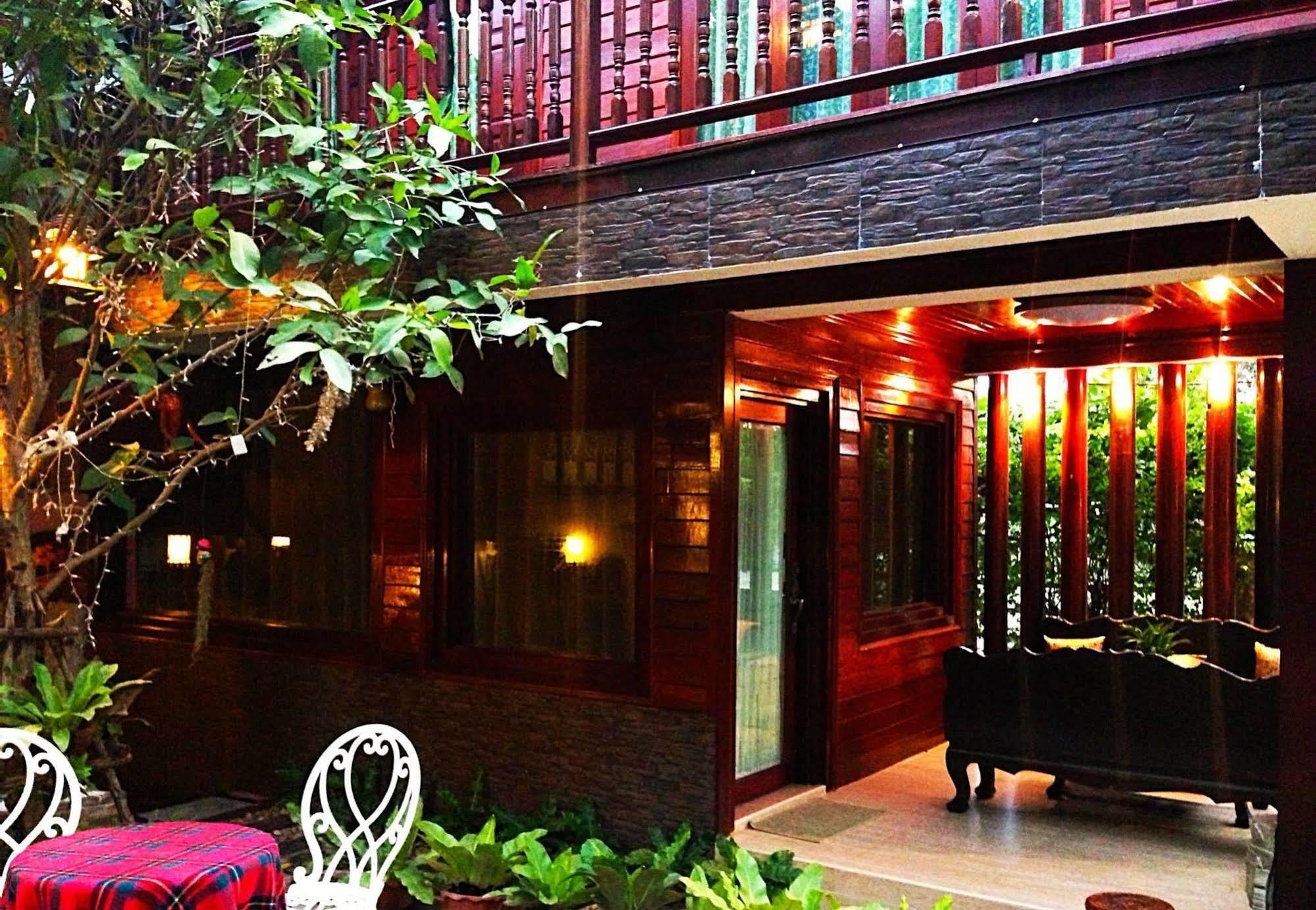Baifern Homestay Аюттхая Экстерьер фото